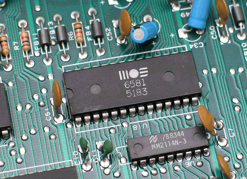 Through-Hole Technology (THT)